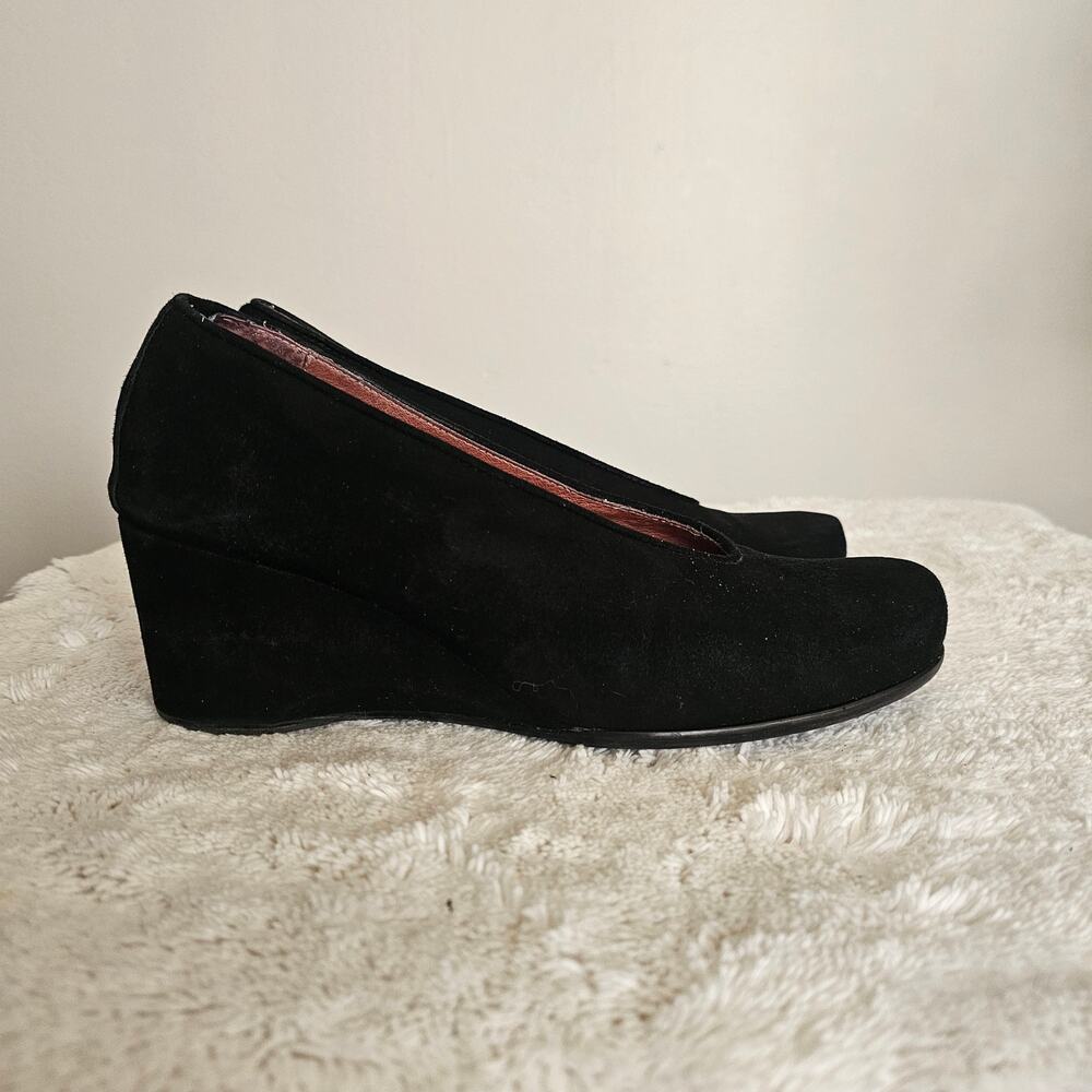 Andre Assous Black Suede Wedge Pumps 37.5 US 7.5 Leather Classic Heels